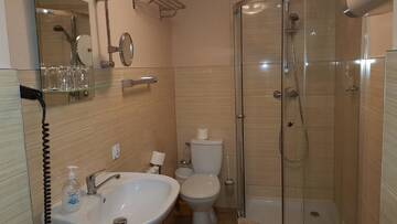 Фото номера Четырехместный номер Мотели Motel Domek Myśliwski г. Bobolice 4